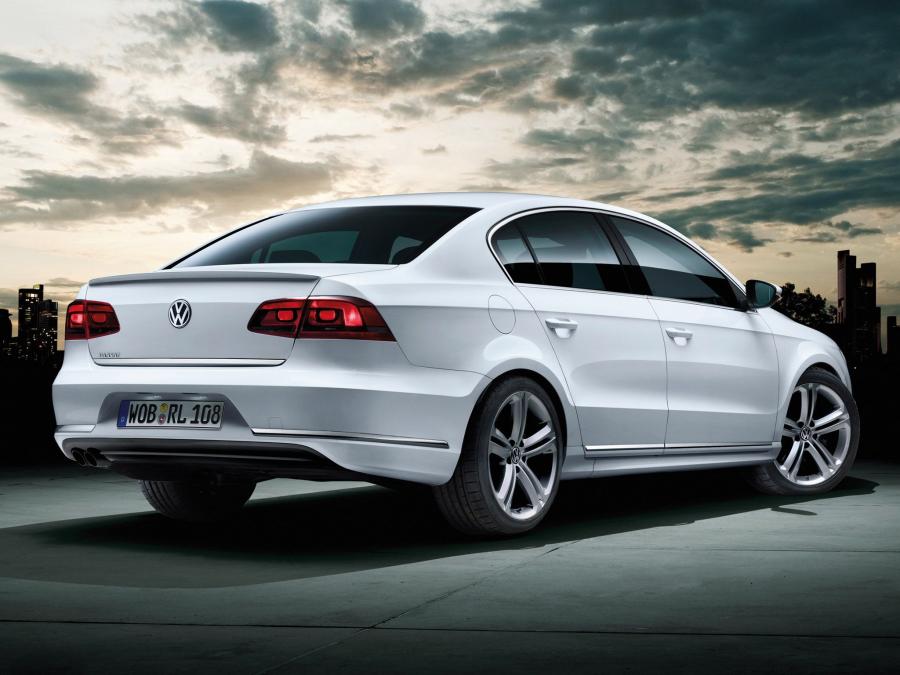  Volkswagen Passat R-Line 2012 года  (фото 4 из 6)